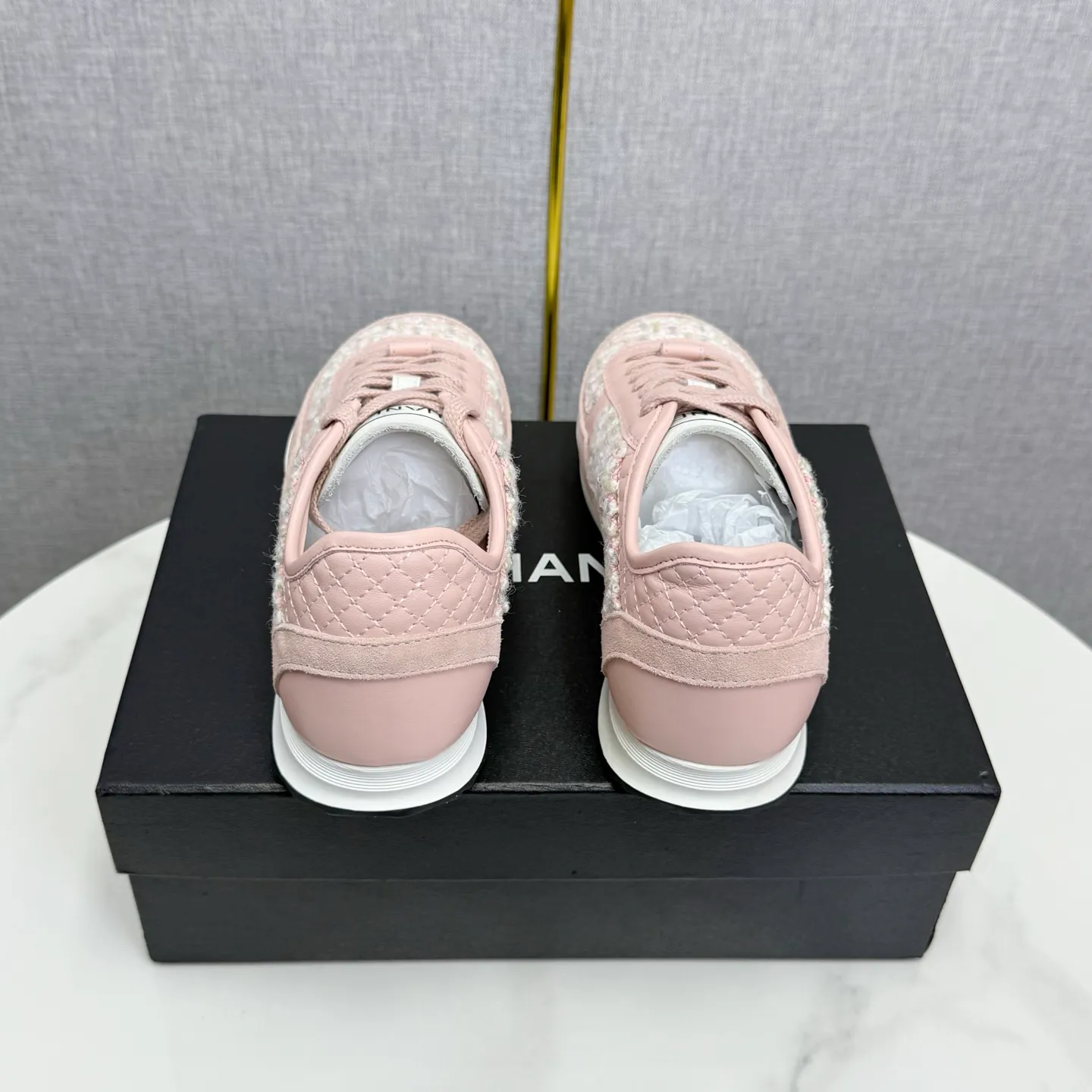 👟👟Ex-factory price 560👟👟Chanel Panda Shoes! 2025 counter's top casual sports shoes. This classic design; the upper is electro-embroidered with a variety of techniques; the outsole is fashionable and sporty; the unusual inclusion of a variety of color matching elements... The diversified mix and match is very good-looking and versatile, and can be used for leisure, fashion, sports, and outdoor... ꫛꫀꪝ Go➫ Materials: ❶Upper made of: original imported first-layer silk cowhide + original waterproof cloth + original first-layer cowhide ❷Inner lining: Original Yangli+wang ❸ Outsole based on: Original TPU combination outsole Counter boutique packaging complete set for women 35–41